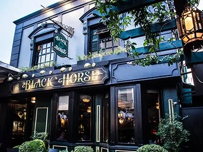 Diversão Noturna: Conheça o Pub The Black Horse